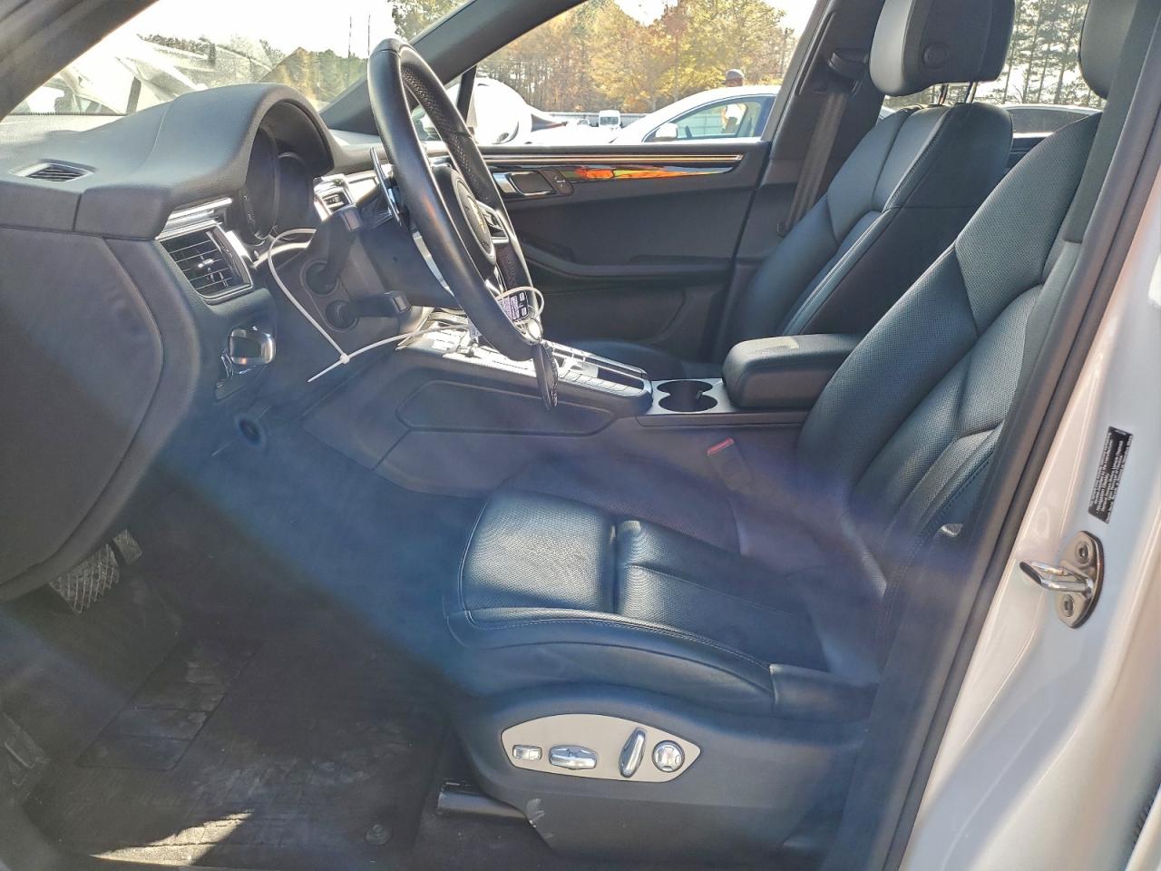 Porsche Macan S Image 5