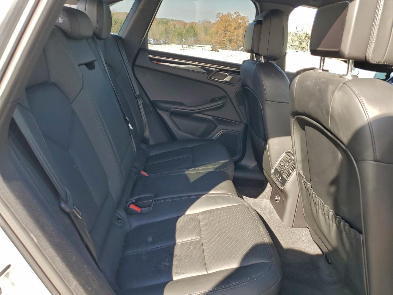 Porsche Macan S Image 3