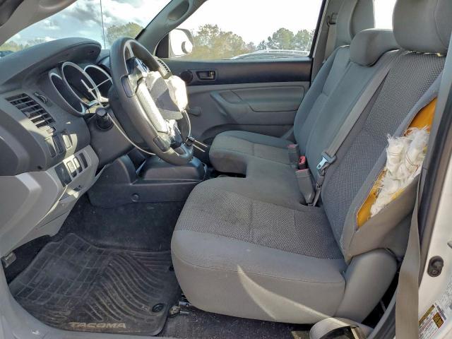 Toyota Tacoma Image 4