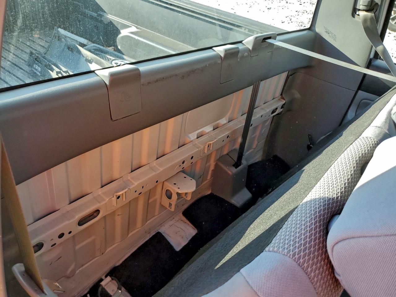 Toyota Tacoma Image 2