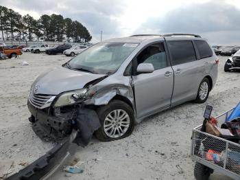  Salvage Toyota Sienna