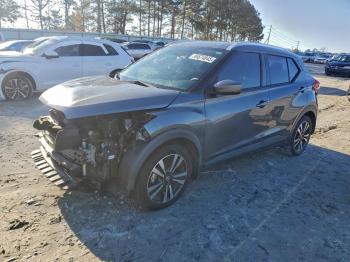  Salvage Nissan Kicks