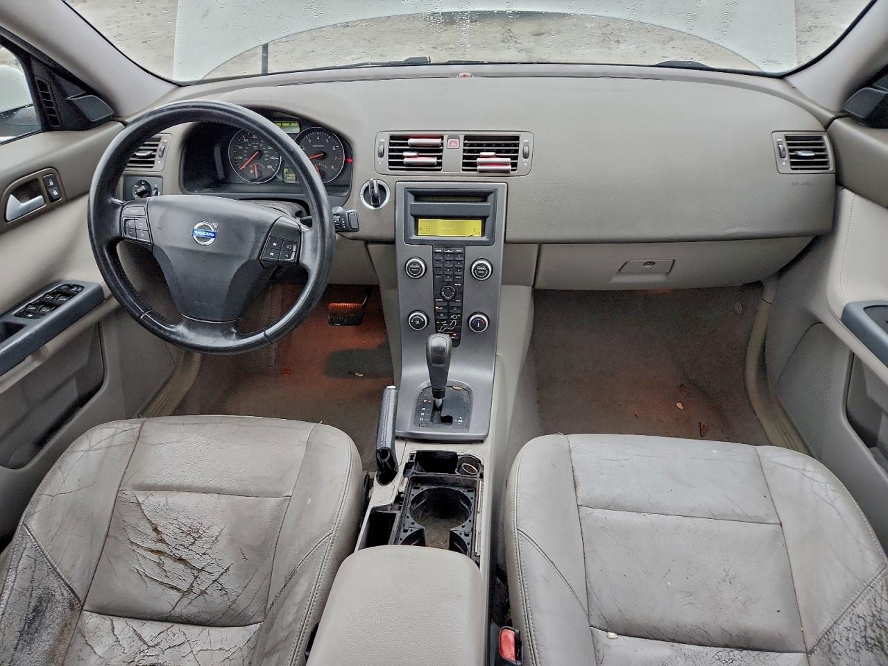 Volvo S40 2.4i Image 2