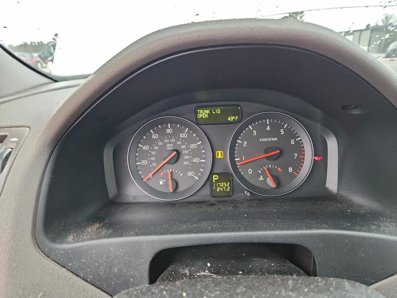 Volvo S40 2.4i Image 10