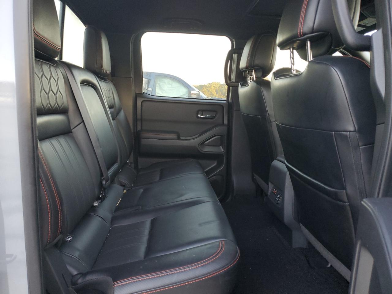 Nissan Frontier S Image 12