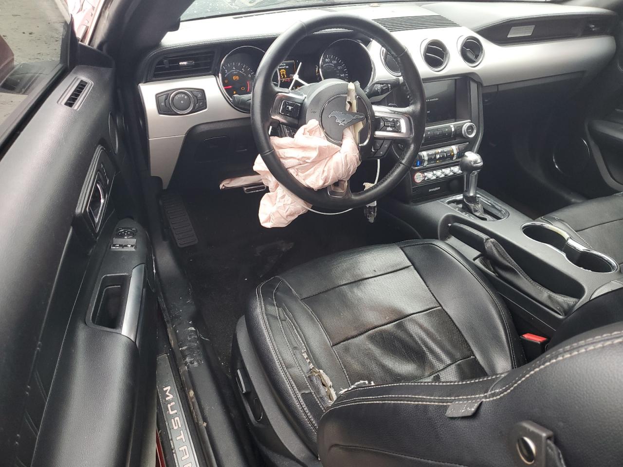 Ford Mustang Image 4