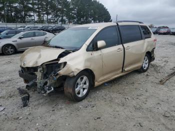  Salvage Toyota Sienna