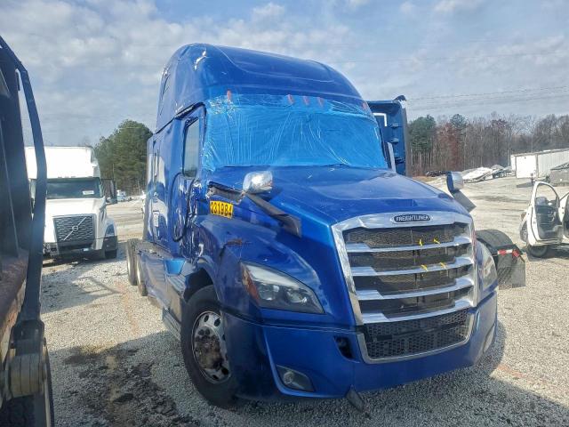  Salvage Freightliner Cascadia 1