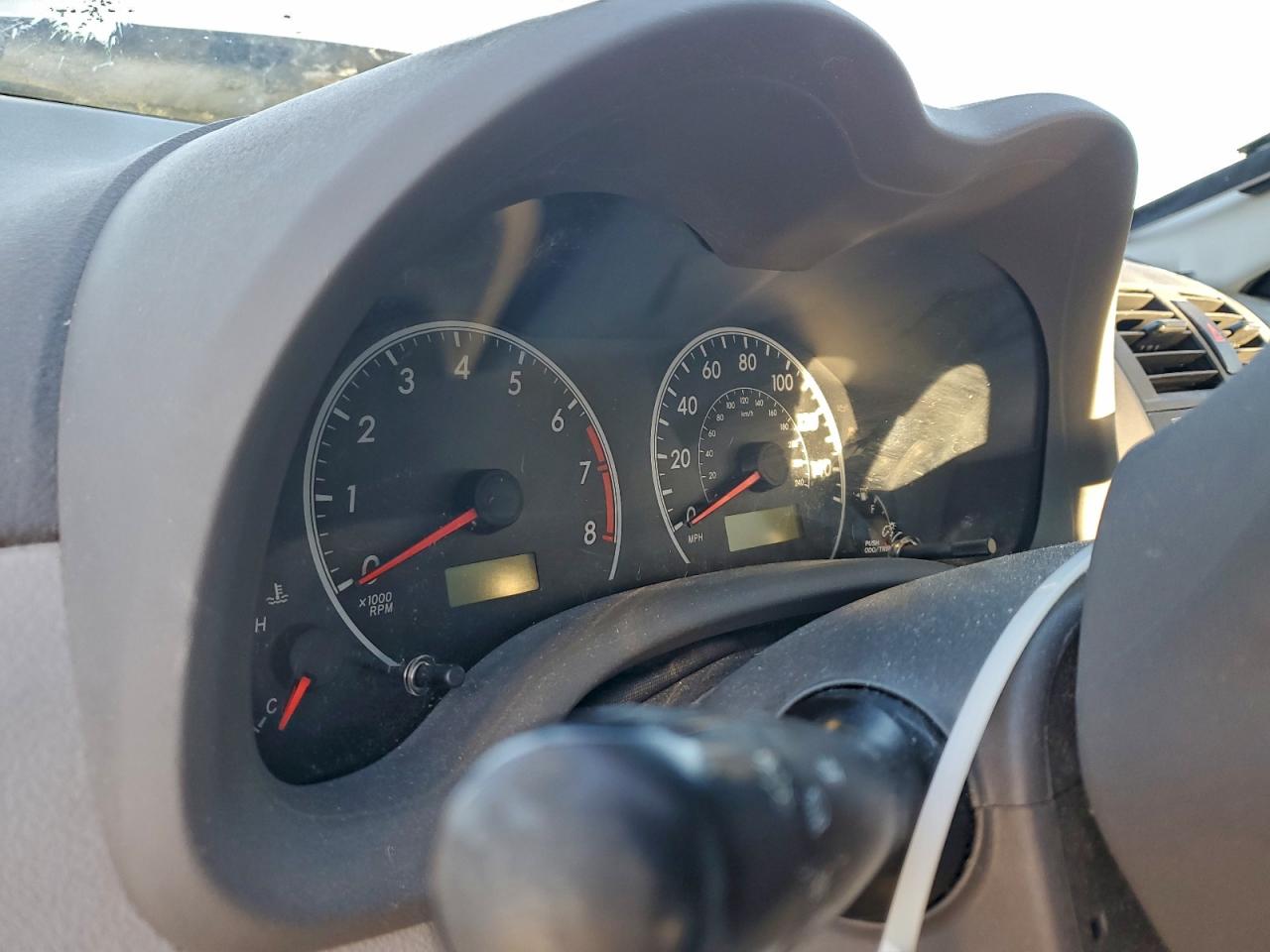 Toyota Corolla Base Image 4