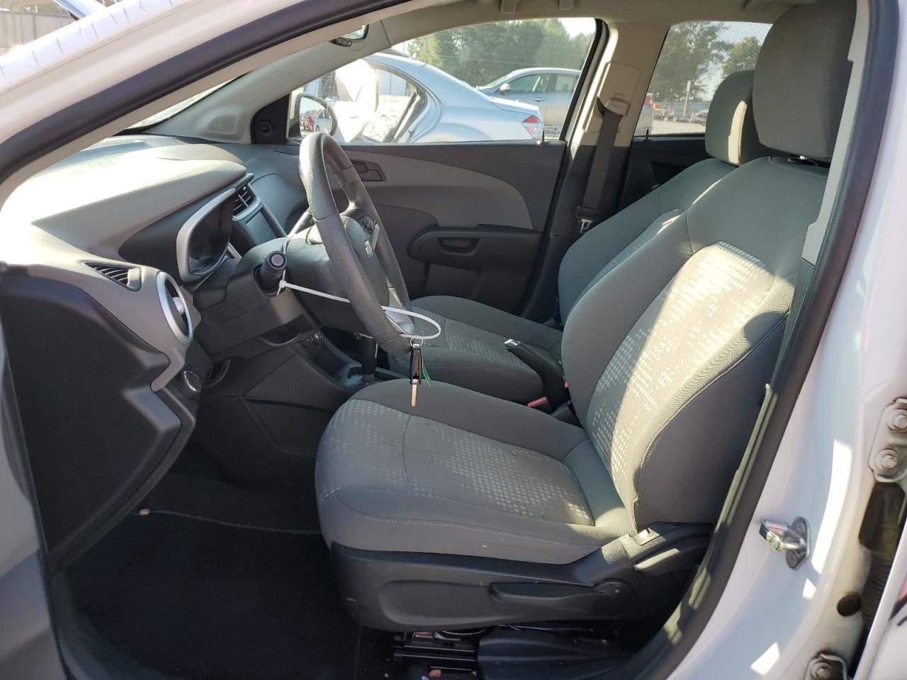 Chevrolet Sonic Ls Image 2