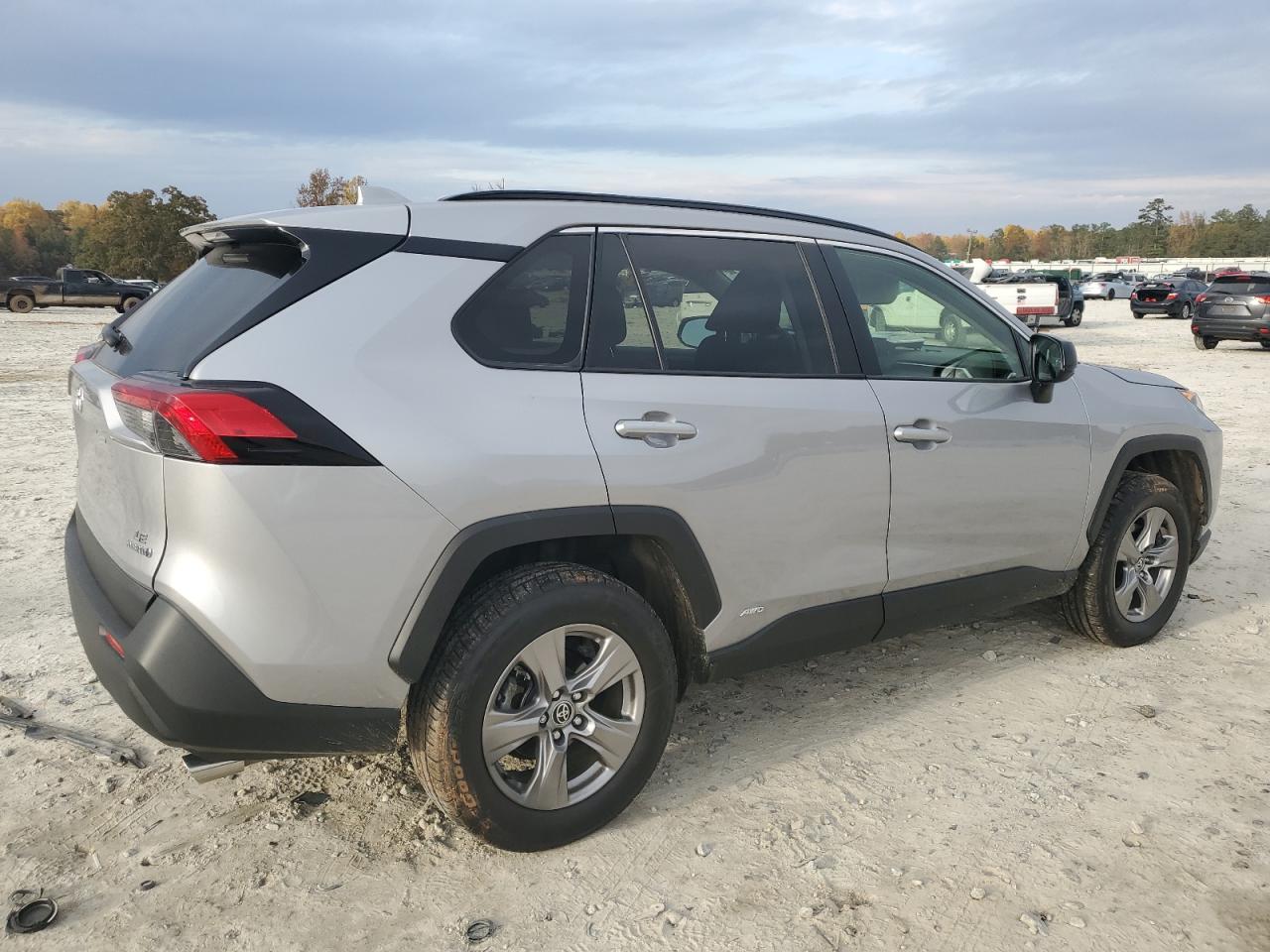 Toyota RAV4 Le Image 13