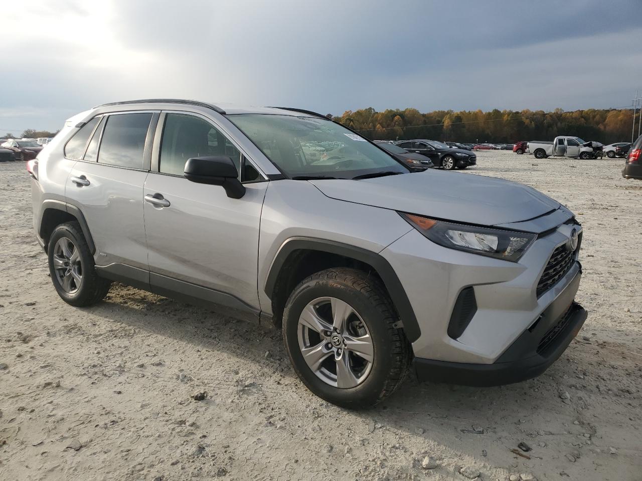 Toyota RAV4 Le Image 6