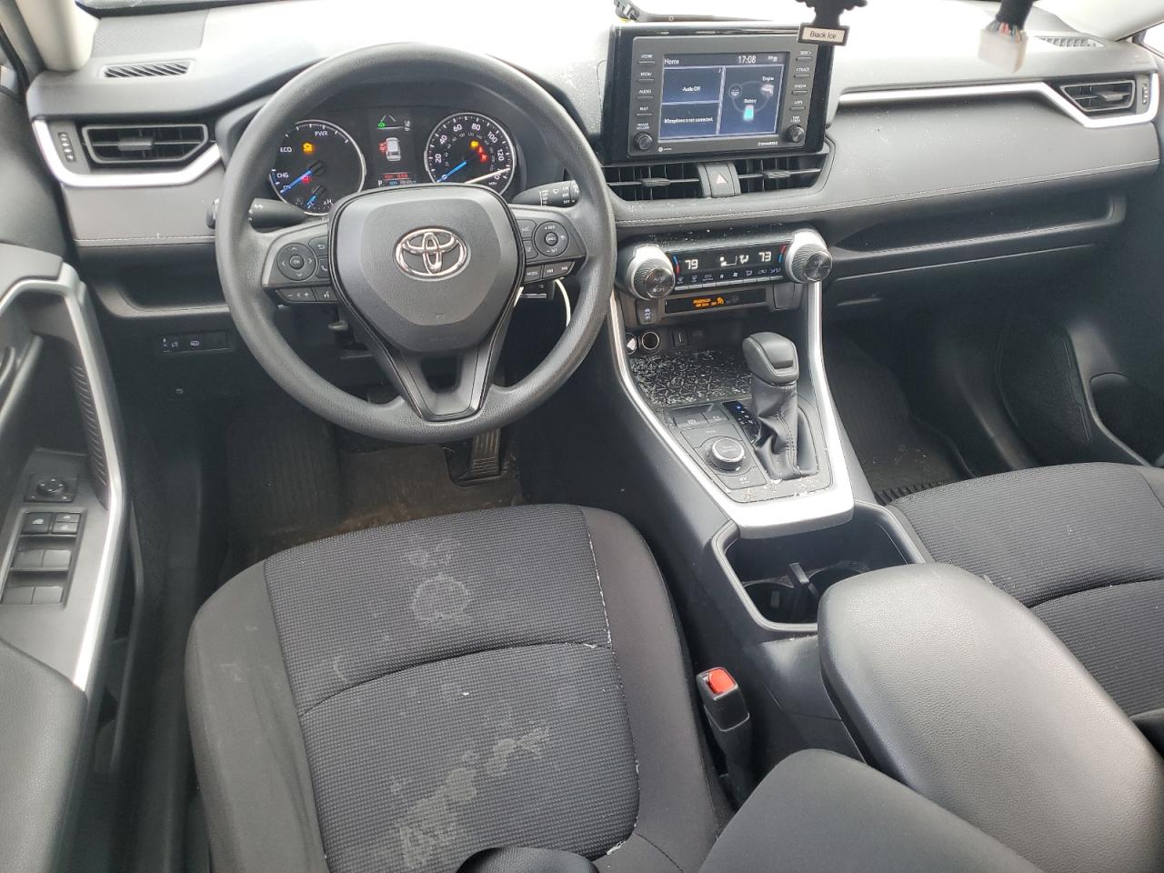 Toyota RAV4 Le Image 8