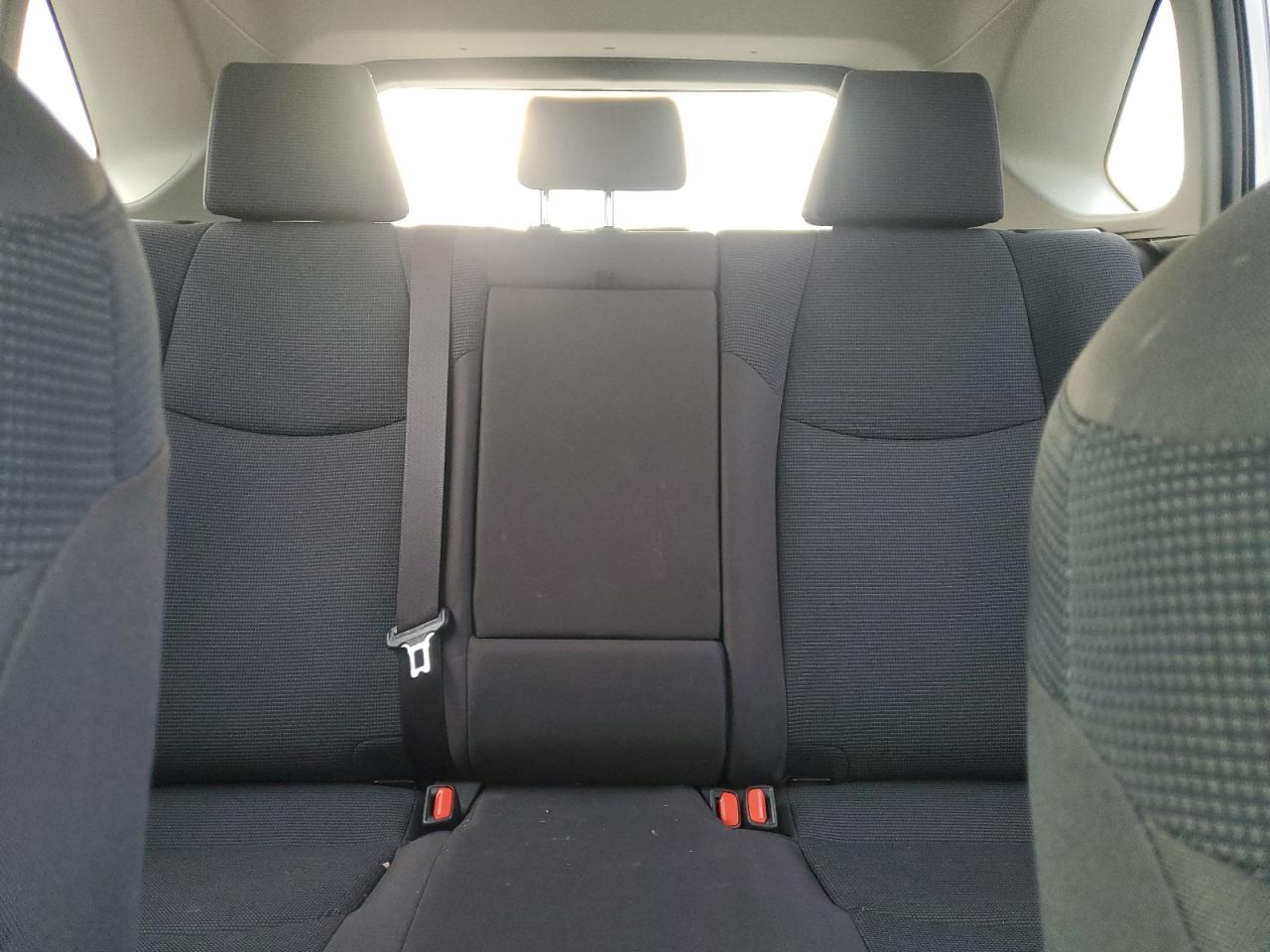 Toyota RAV4 Le Image 7