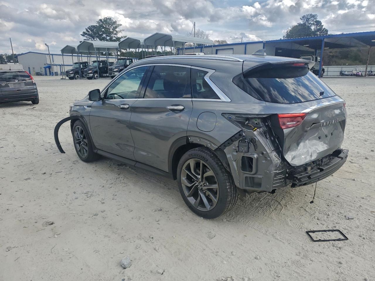 INFINITI Qx Essential Image 5