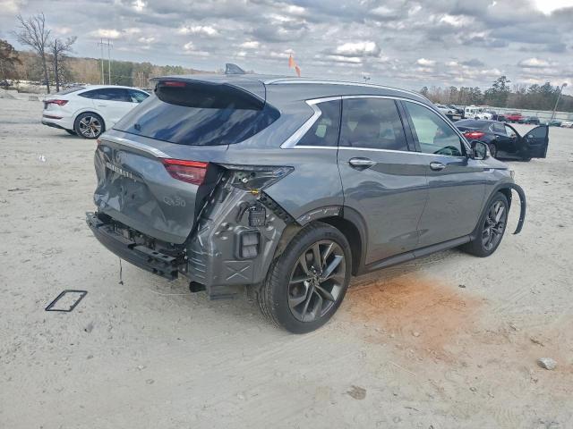 INFINITI Qx Essential Image 3