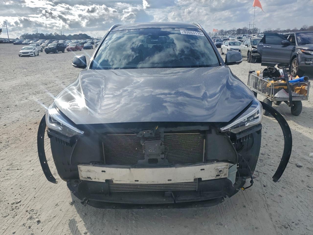 INFINITI Qx Essential Image 12