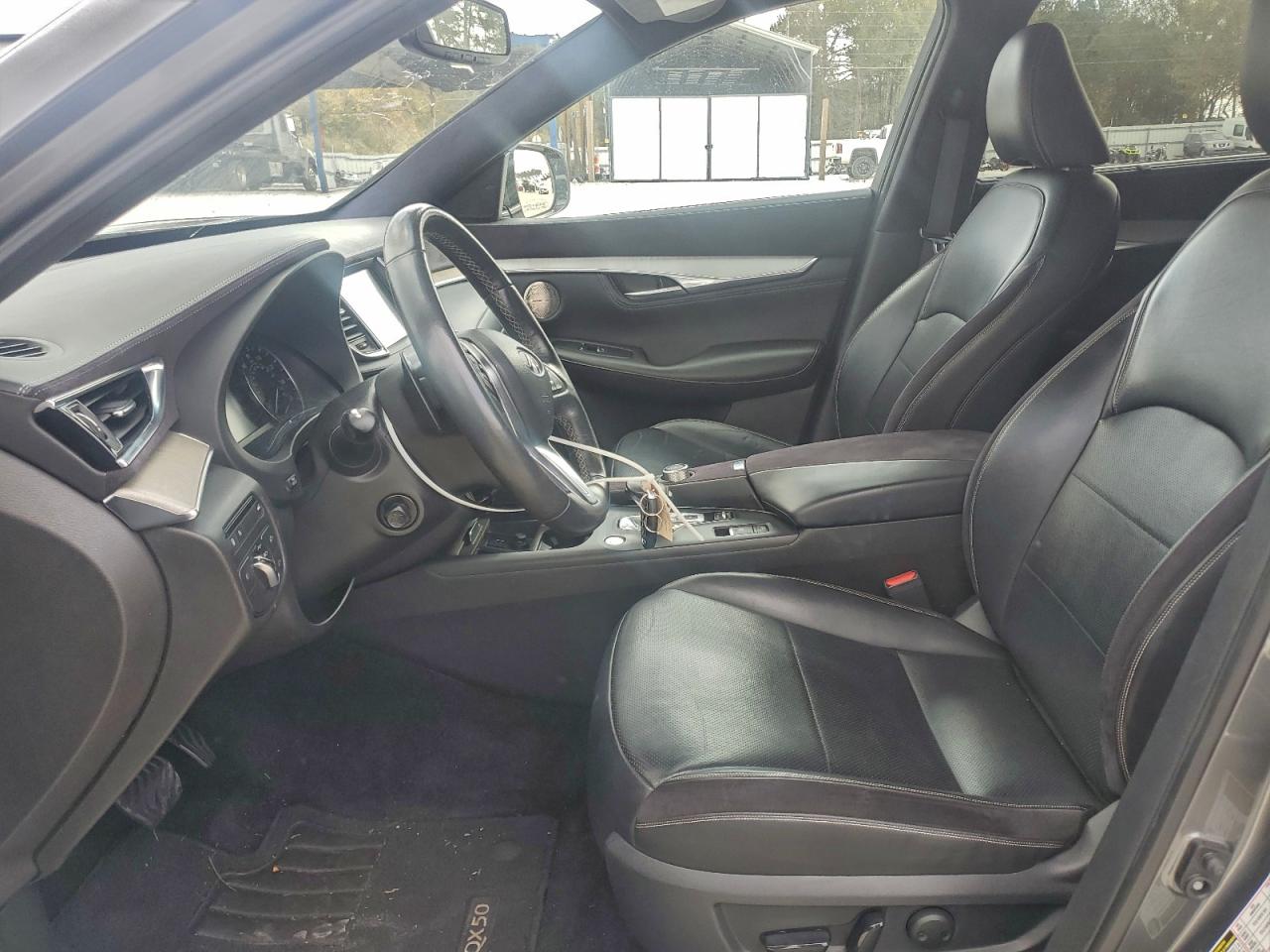 INFINITI Qx Essential Image 11