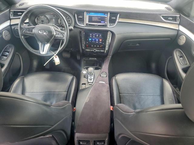 INFINITI Qx Essential Image 2