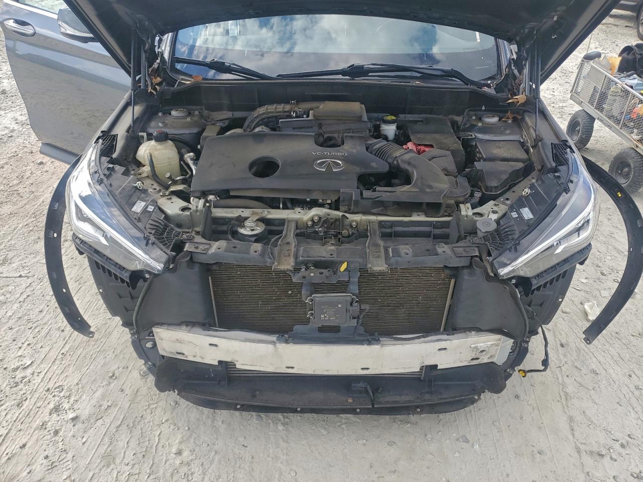 INFINITI Qx Essential Image 10