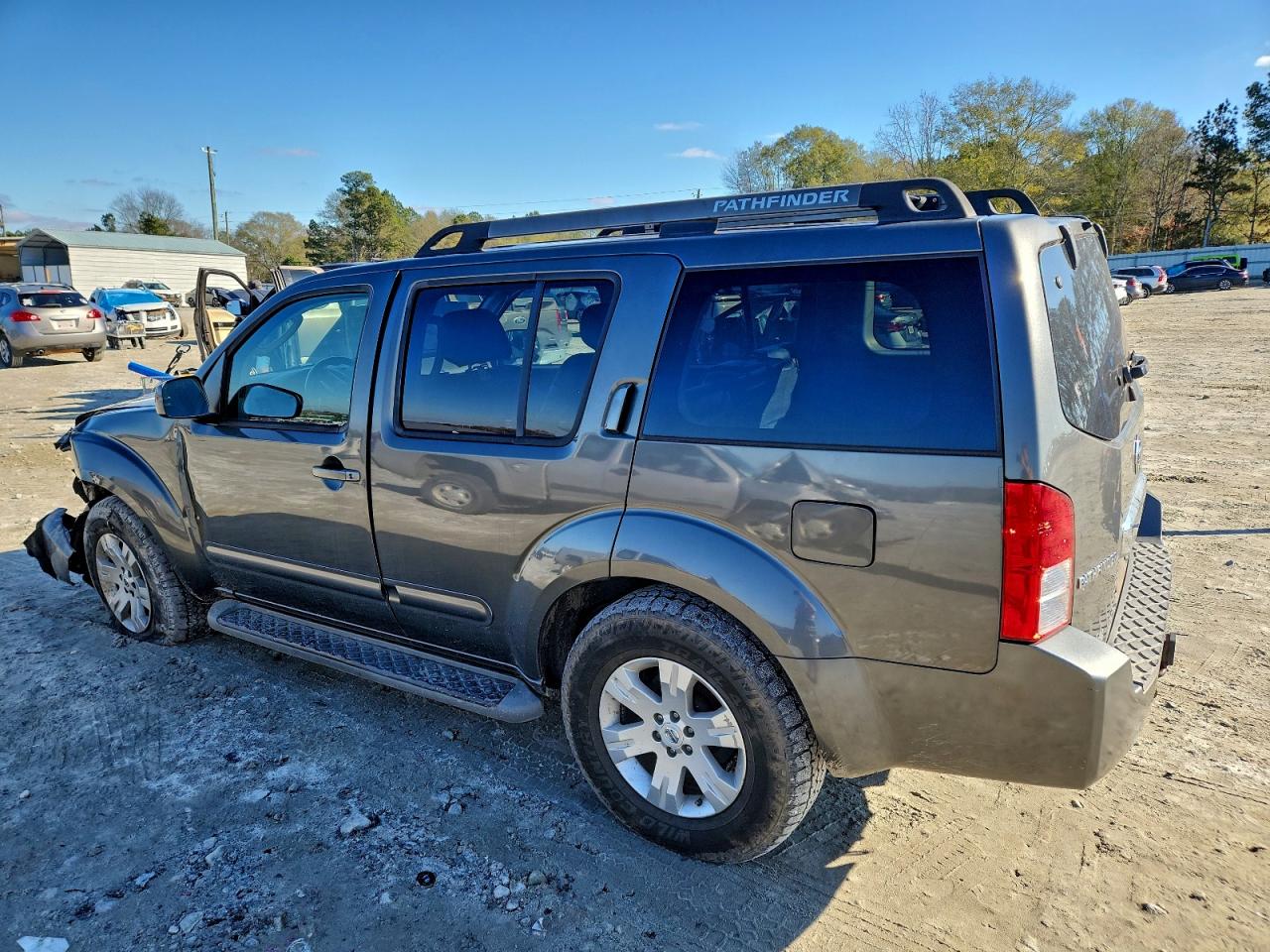 Nissan Pathfinder Le Image 11