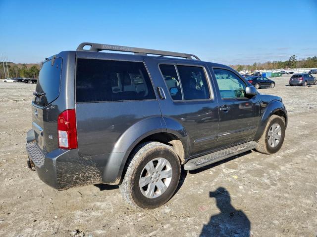 Nissan Pathfinder Le Image 2