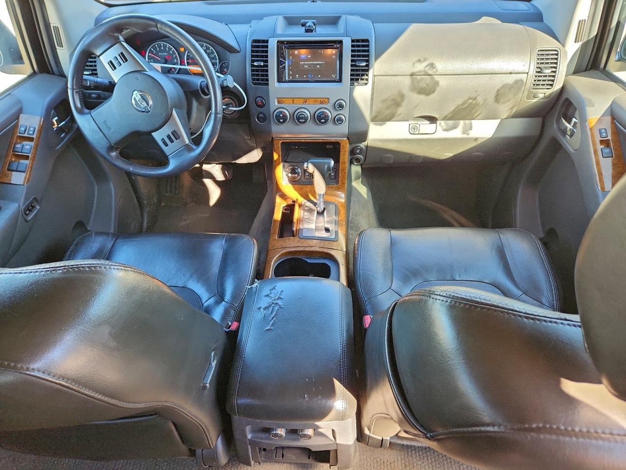 Nissan Pathfinder Le Image 5