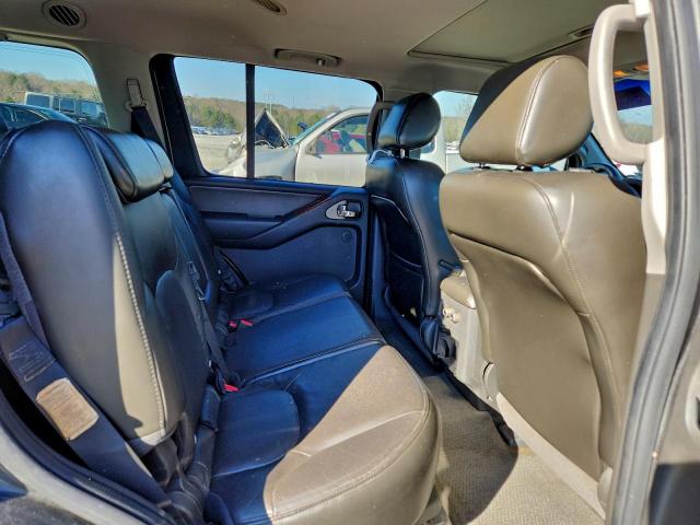 Nissan Pathfinder Le Image 6