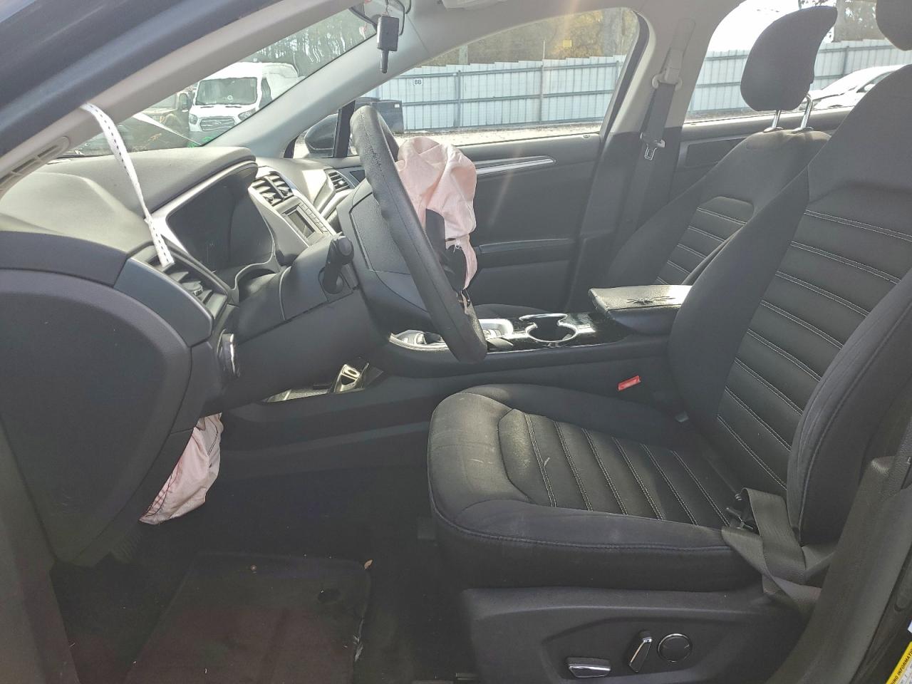 Ford Fusion Se Image 8