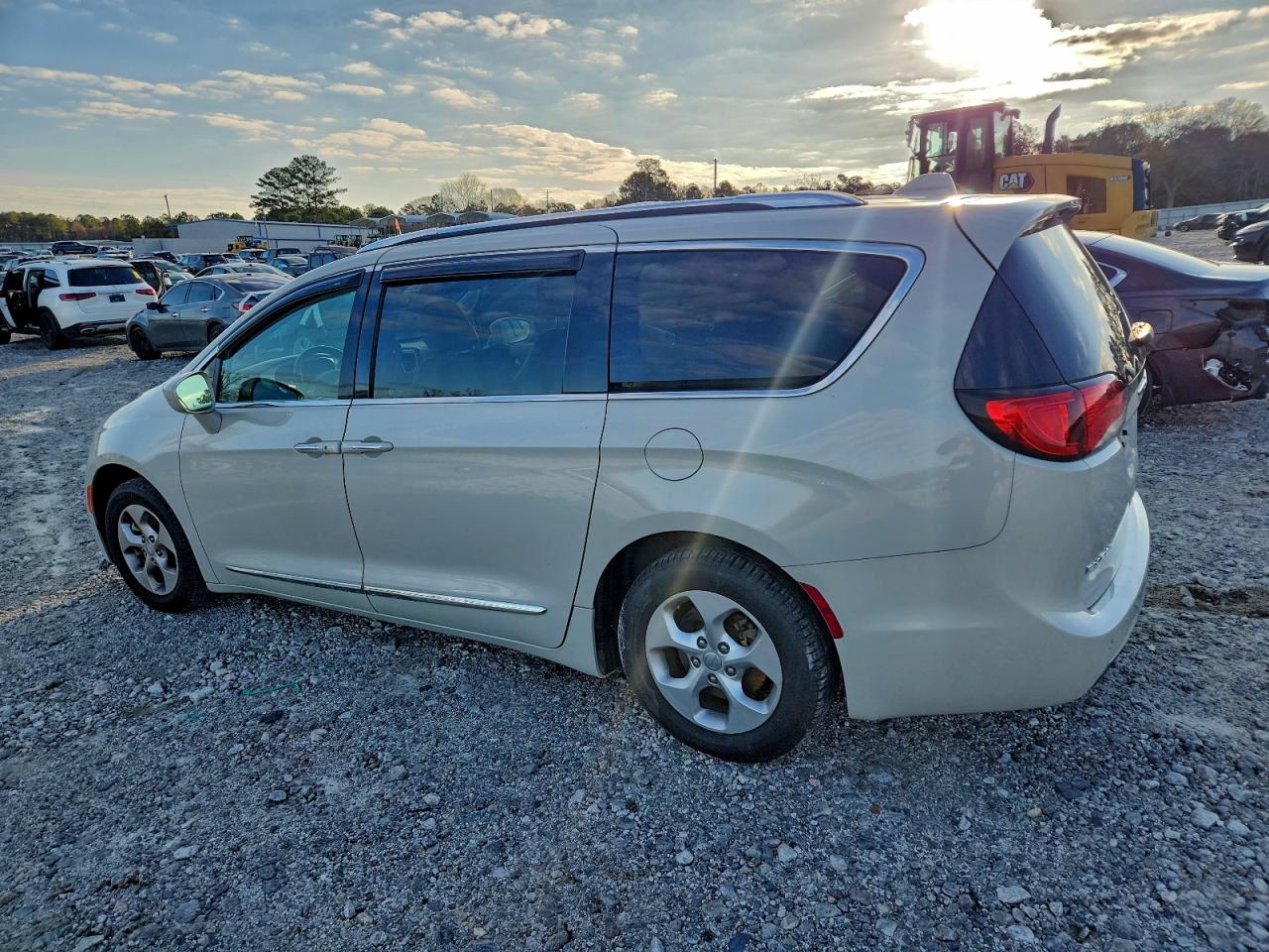 Chrysler Pacifica Touring L Plus Image 4