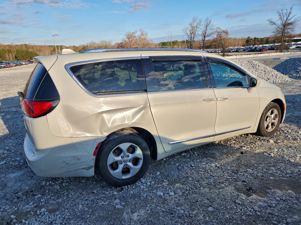 Chrysler Pacifica Touring L Plus Image 3