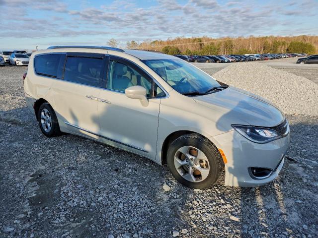 Chrysler Pacifica Touring L Plus Image 2