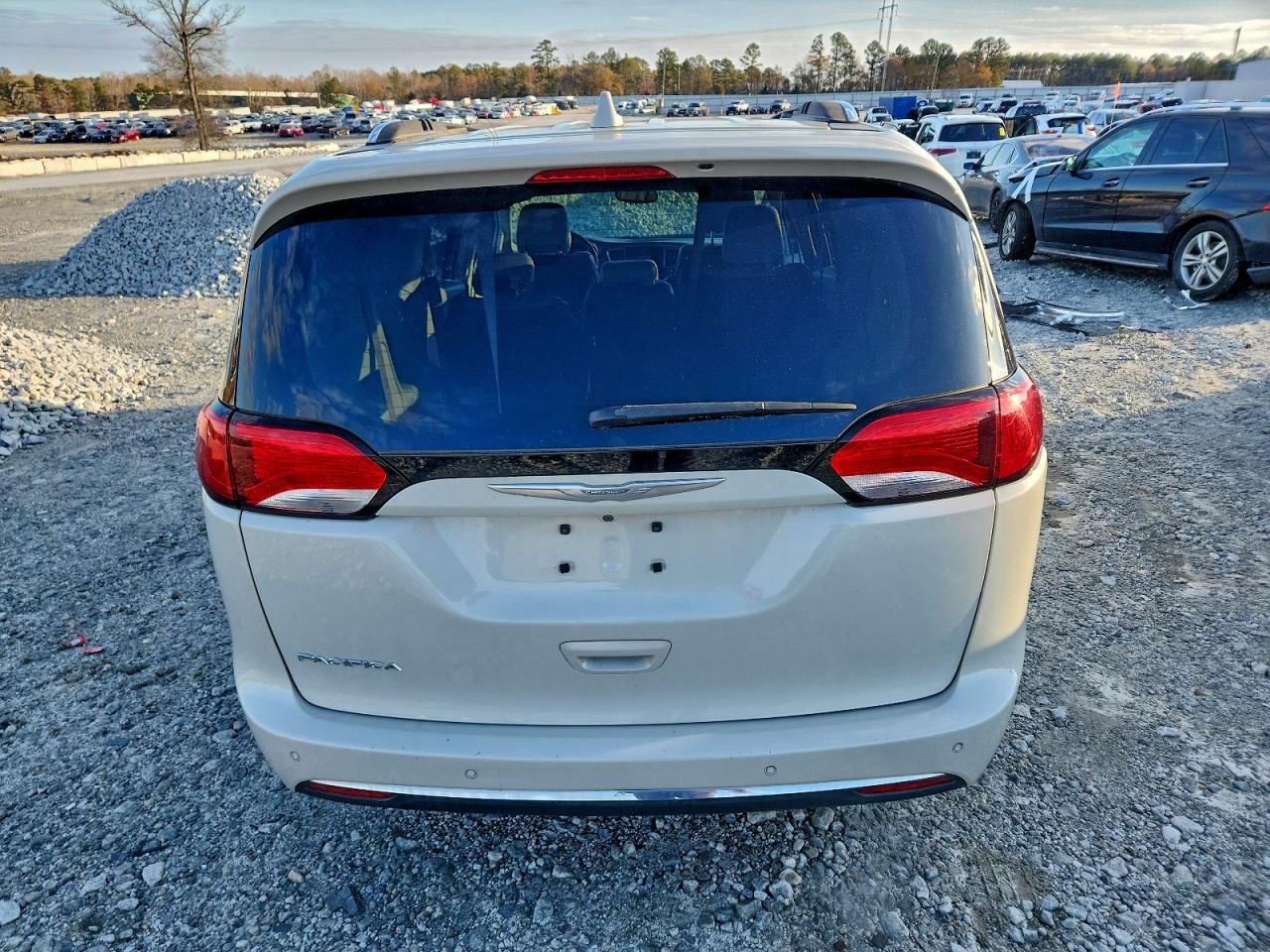 Chrysler Pacifica Touring L Plus Image 12