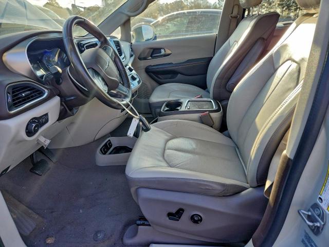 Chrysler Pacifica Touring L Plus Image 5