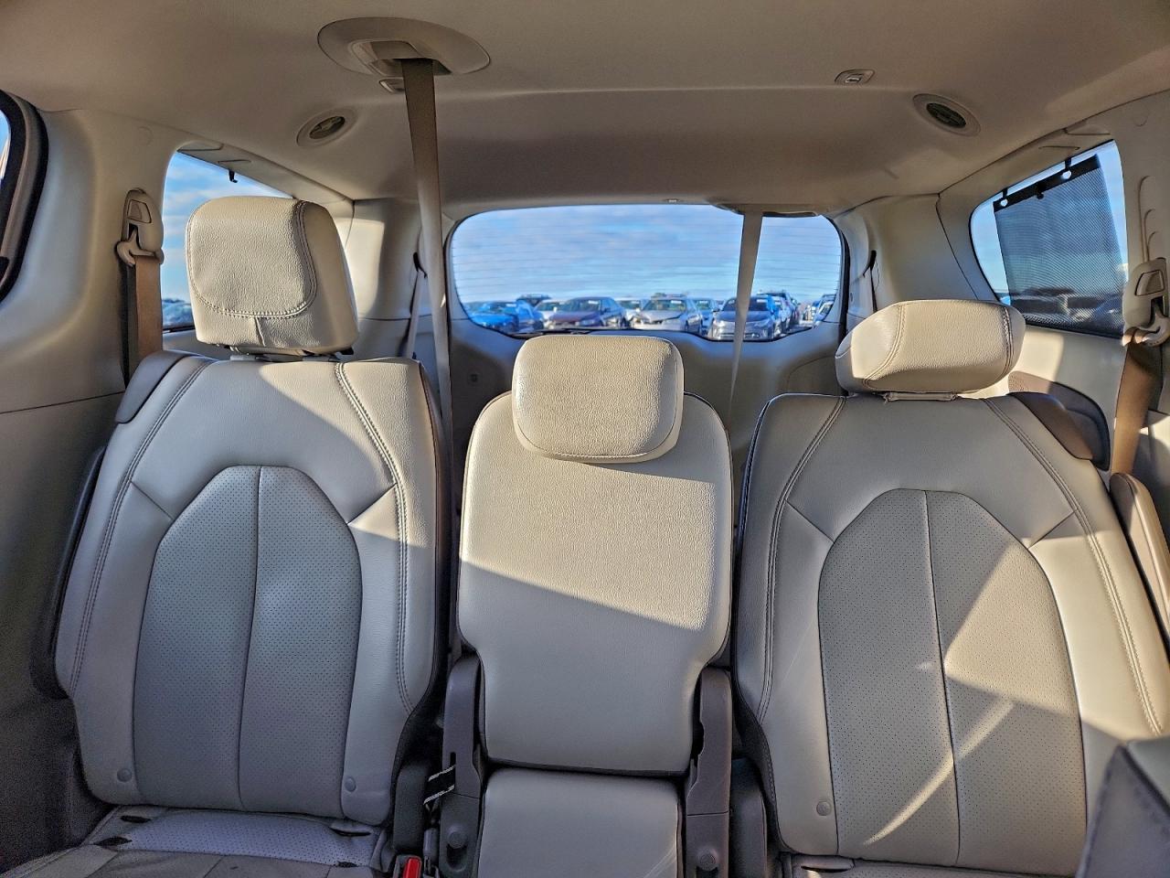 Chrysler Pacifica Touring L Plus Image 7