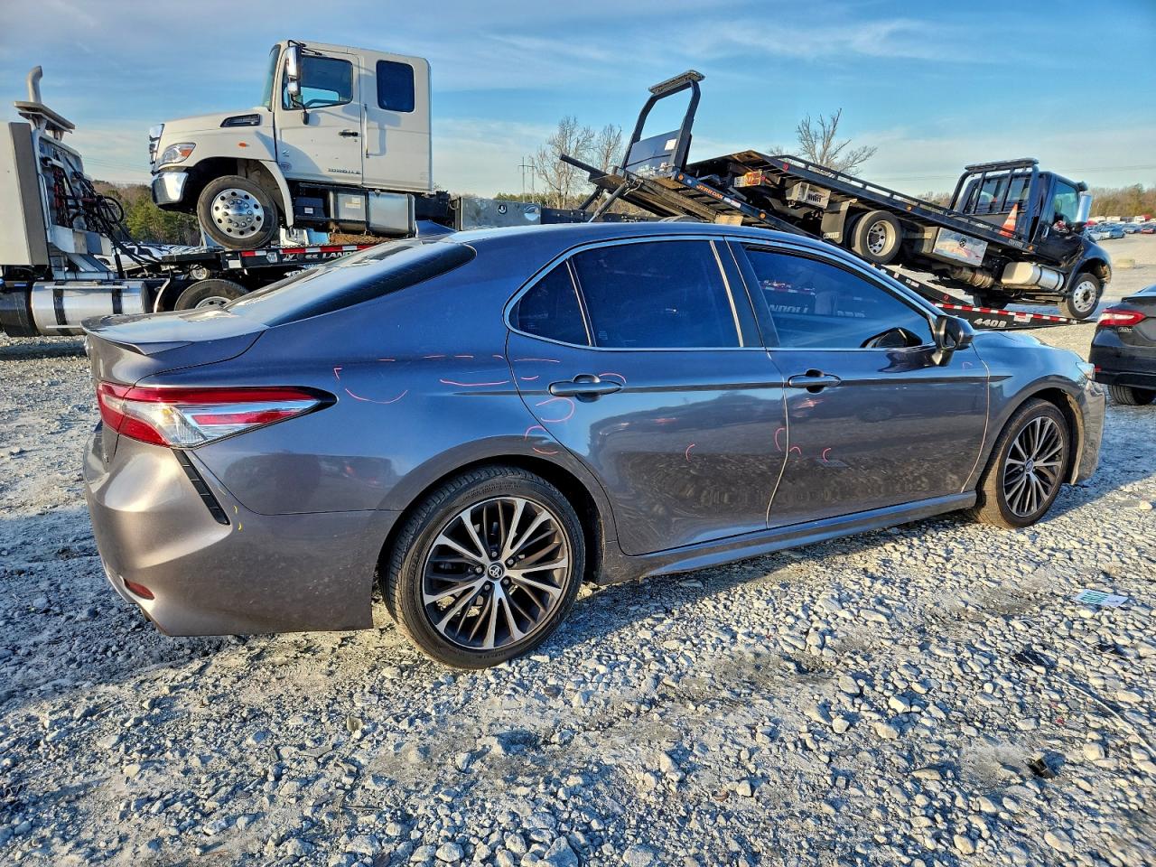 Toyota Camry L Image 4