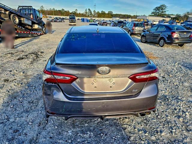 Toyota Camry L Image 7