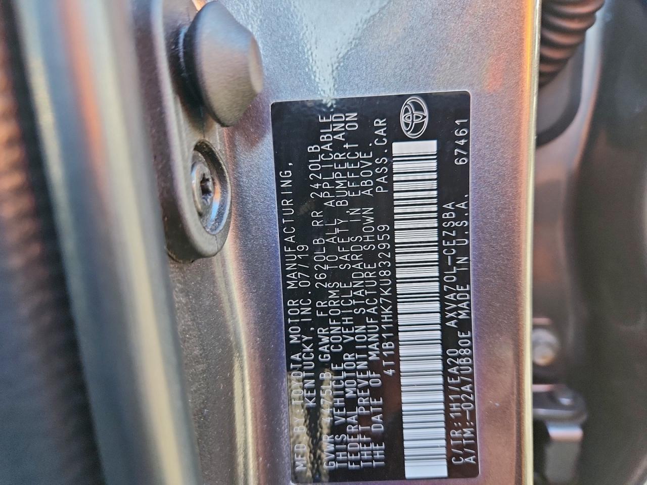 Toyota Camry L Image 8