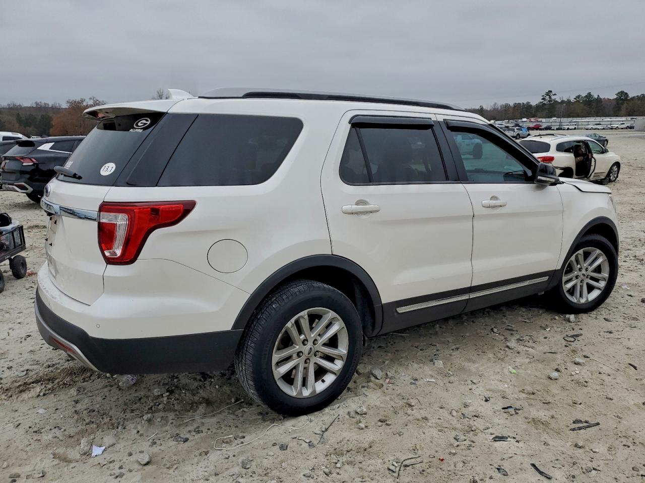 Ford Explorer Xlt Image 4
