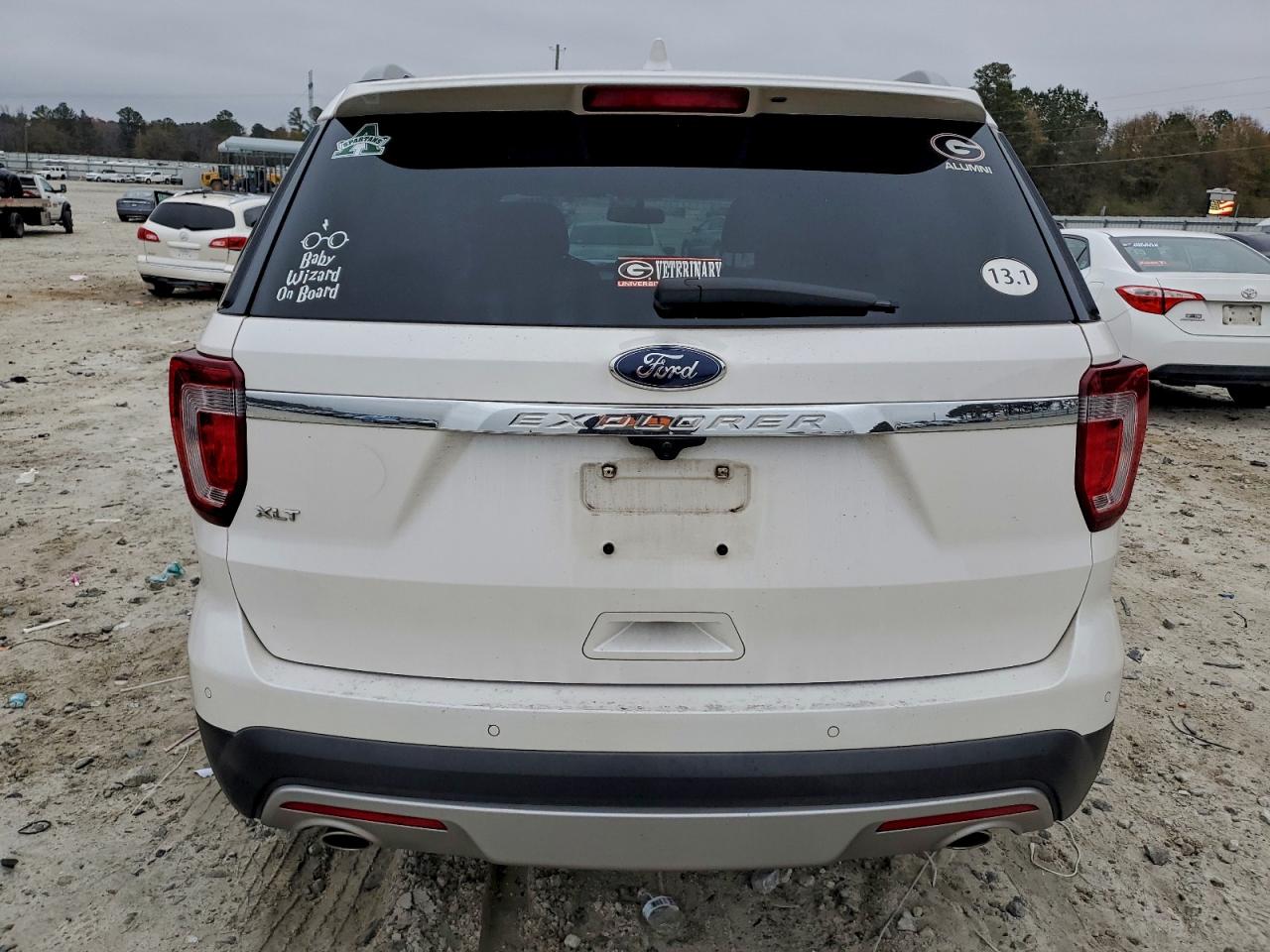 Ford Explorer Xlt Image 6