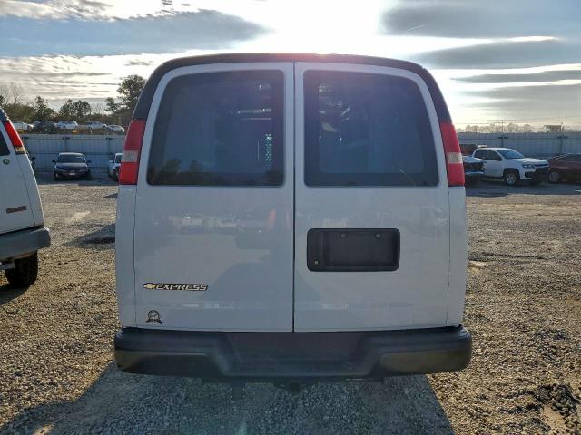 Chevrolet Express Image 7