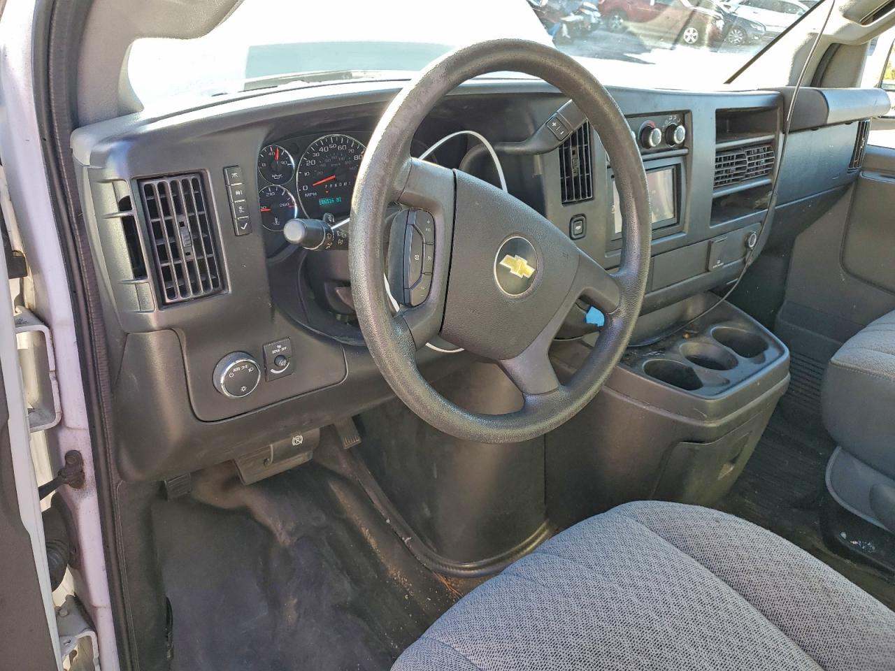 Chevrolet Express Image 6