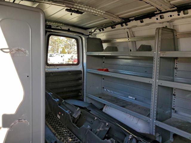 Chevrolet Express Image 5