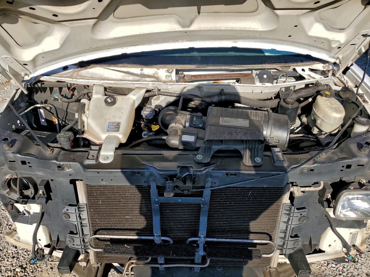 Chevrolet Express Image 2