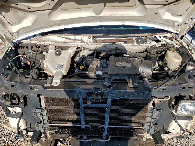 Chevrolet Express Image 2