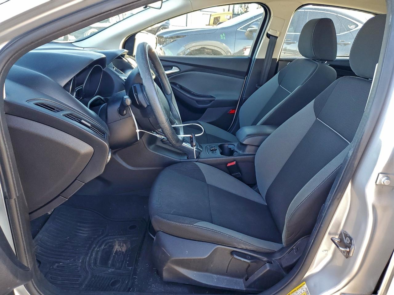 Ford Focus Se Image 7