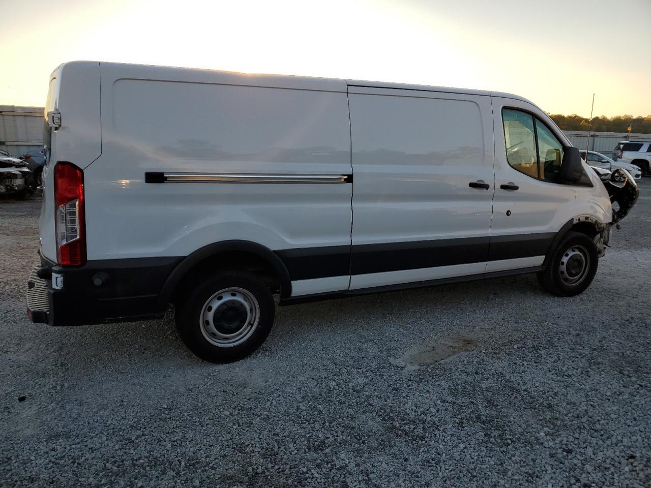 Ford Transit T-150 Image 3