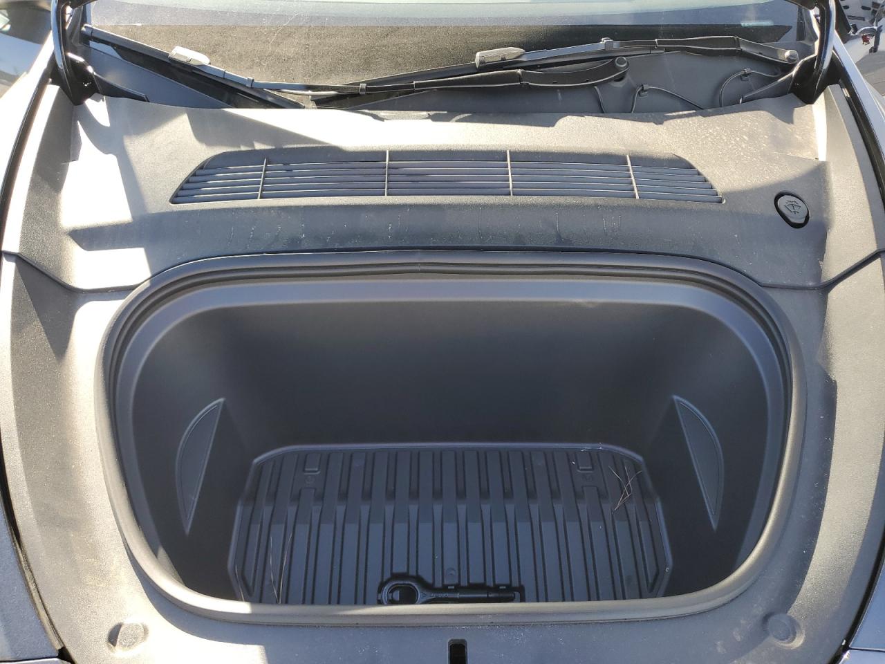 Tesla Model Y Image 2