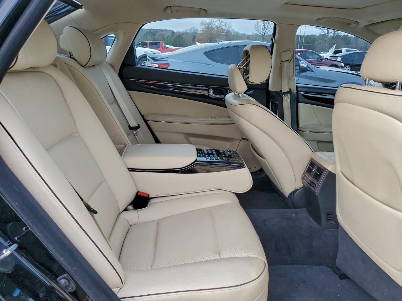 Hyundai Equus Signature Image 8