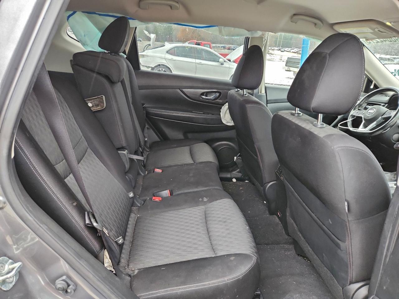 Nissan Rogue S Image 4